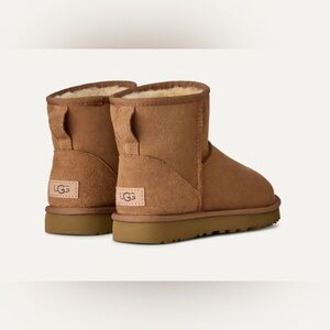 EUC Women’s Ugg Classic II Mini Boots